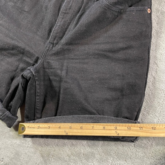 Vintage Levis 506 Denim Shorts Women 12 Black Regular High Waisted Cuffed Y2K - Picture 7 of 9